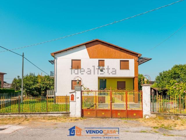 Villetta indipendente in vendita di 326 m² in Via Vittorio Veneto, 14
