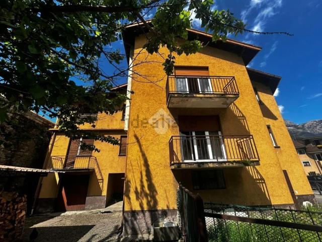 Villetta indipendente in vendita di 327 m² in Via Spluga, 70