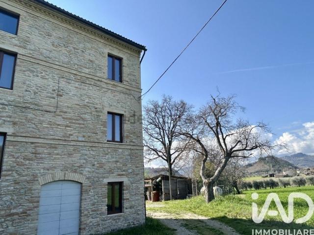 Villetta indipendente in vendita di 327 m² in Via Volpi