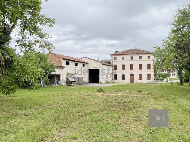 Villetta indipendente in vendita di 328 m²