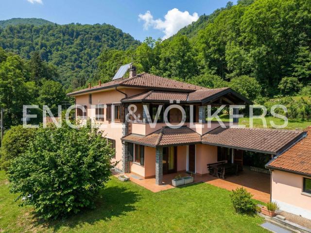 Villetta indipendente in vendita di 328 m² in Via Marianne, 78