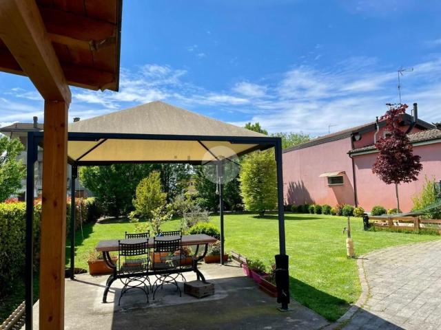 Villetta indipendente in vendita di 328 m² in Via Santi Olza Po, 28