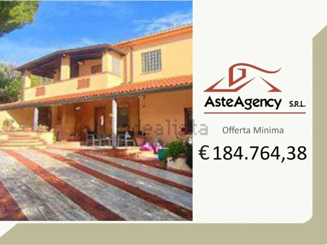 Villetta indipendente in vendita di 328 m² in Contrada Vallerio