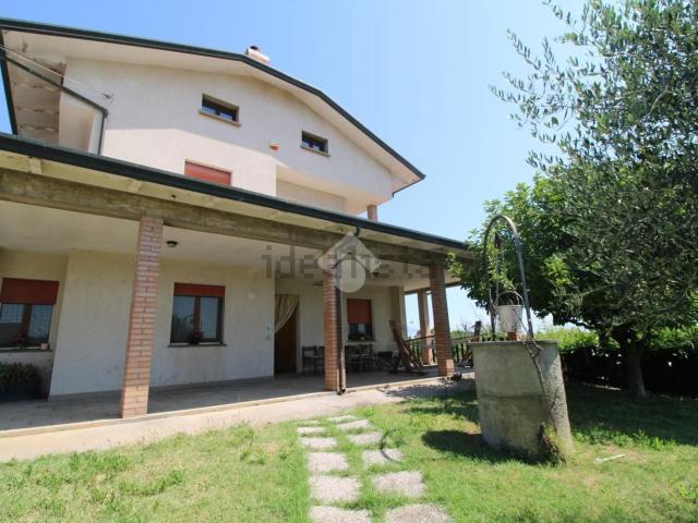 Villetta indipendente in vendita di 329 m² in Via Capannaguzzo, 15