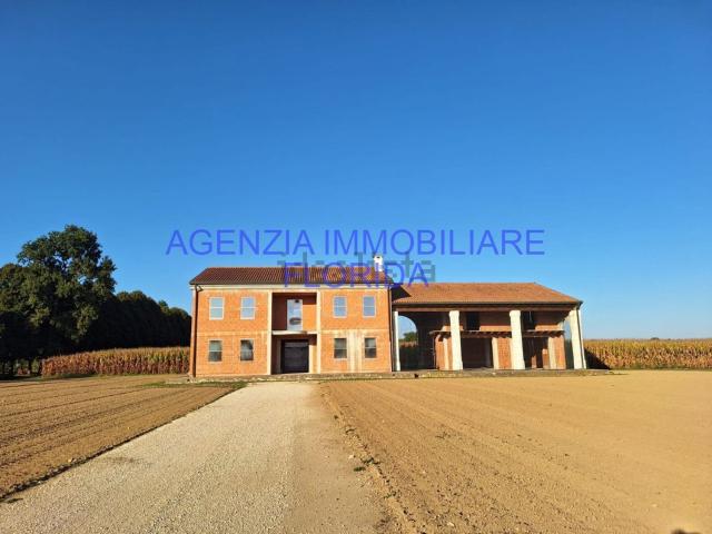 Villetta indipendente in vendita di 330 m²