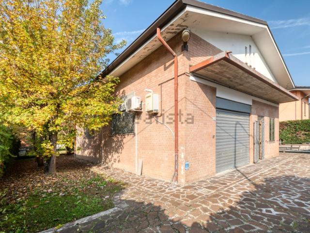 Villetta indipendente in vendita di 330 m² in Via Risorgimento