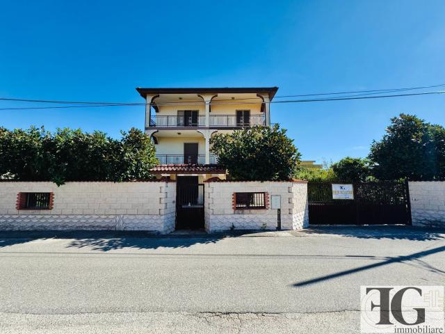 Villetta indipendente in vendita di 330 m² in Via Caniglia, 12