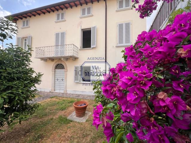 Villetta indipendente in vendita di 330 m² in Via Capezzano, 93