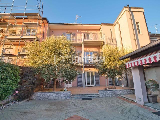 Villetta indipendente in vendita di 330 m² in Via A. Manzoni