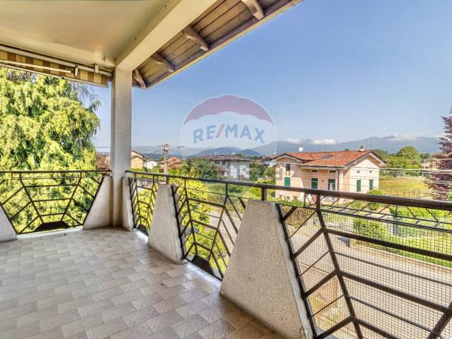 Villetta indipendente in vendita di 330 m² in Via Adua, 44