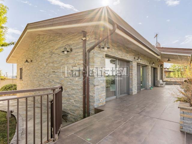 Villetta indipendente in vendita di 330 m² in Via Giovanni l&apos Eltore, 38