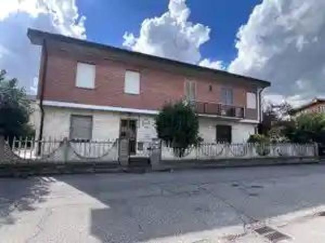 Villetta indipendente in vendita di 330 m² in Via Don Minzoni