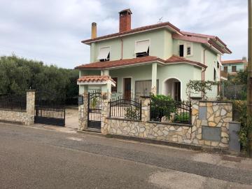 Villetta indipendente in vendita di 330 m² in Via delle scuole, 3