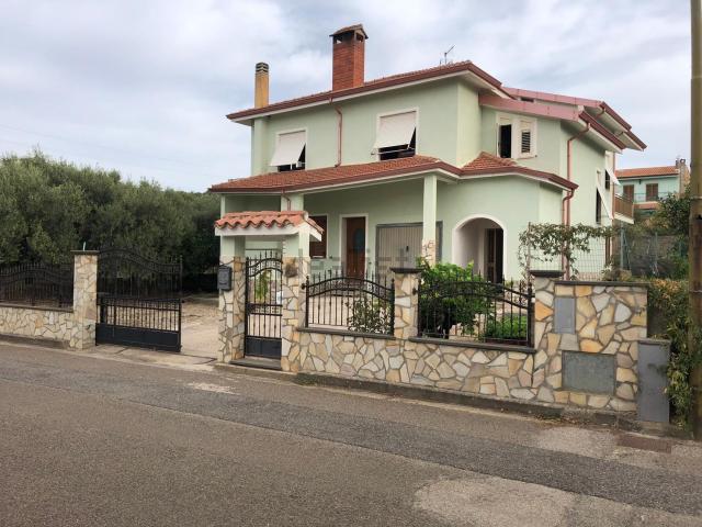 Villetta indipendente in vendita di 330 m² in Via delle scuole, 3