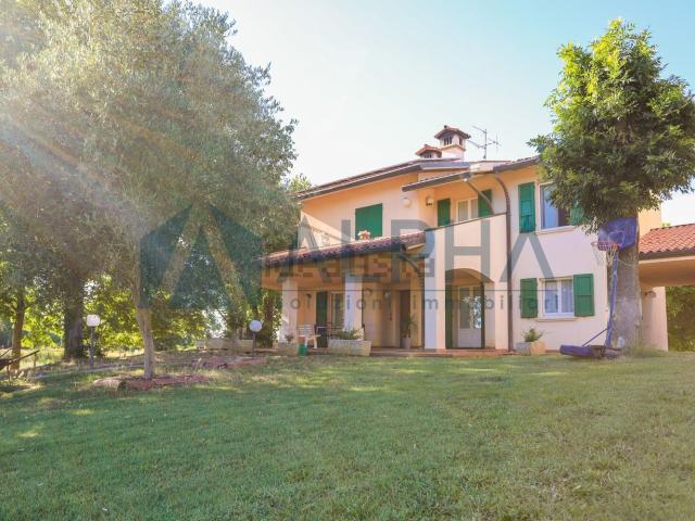 Villetta indipendente in vendita di 330 m² in Via Emilia per Melatello