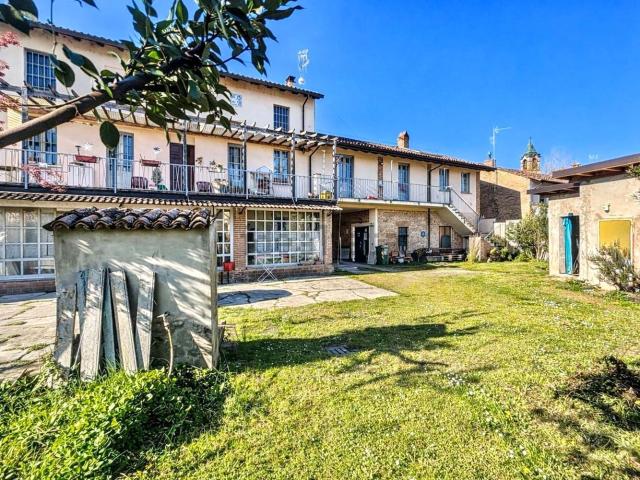 Villetta indipendente in vendita di 330 m² in Via Erbatici
