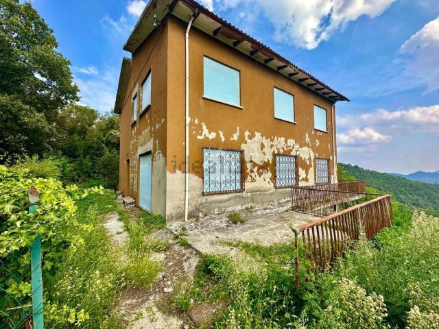 Villetta indipendente in vendita di 330 m² in Via Monte Madonna