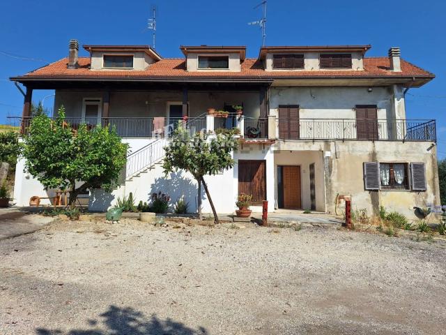 Villetta indipendente in vendita di 330 m² in Via Montecoccio, 12