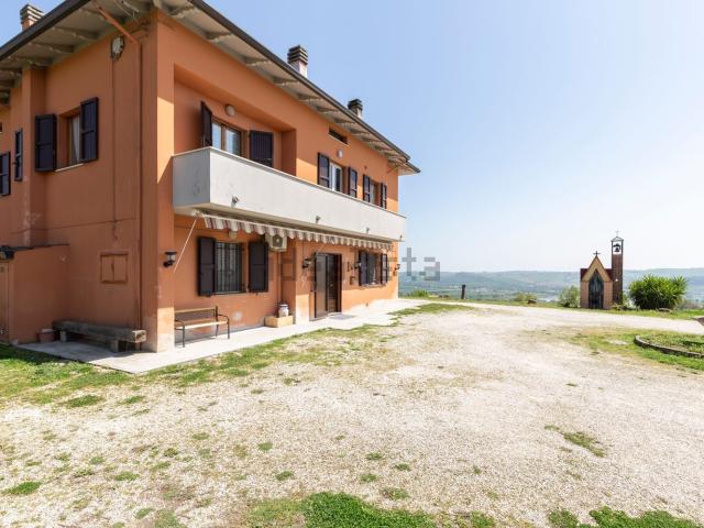 Villetta indipendente in vendita di 330 m² in Via Montegrappa