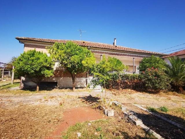 Villetta indipendente in vendita di 330 m² in Via Santa Lucia