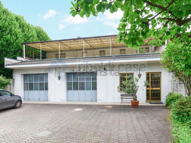 Villetta indipendente in vendita di 330 m² in Via Seveso