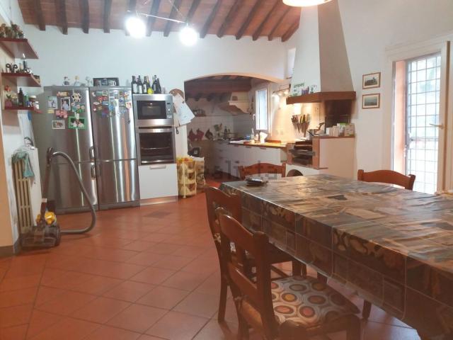 Villetta indipendente in vendita di 330 m² in Via Statale Abetone San Giuliano Terme, 1