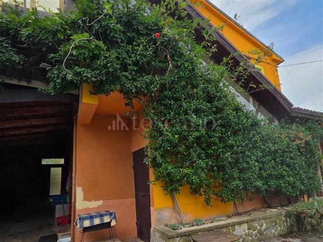 Villetta indipendente in vendita di 330 m² in Via Roma