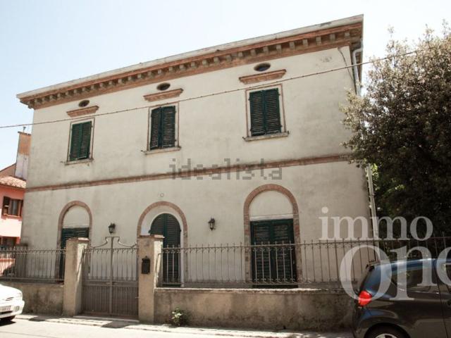 Villetta indipendente in vendita di 330 m² in Via Roma
