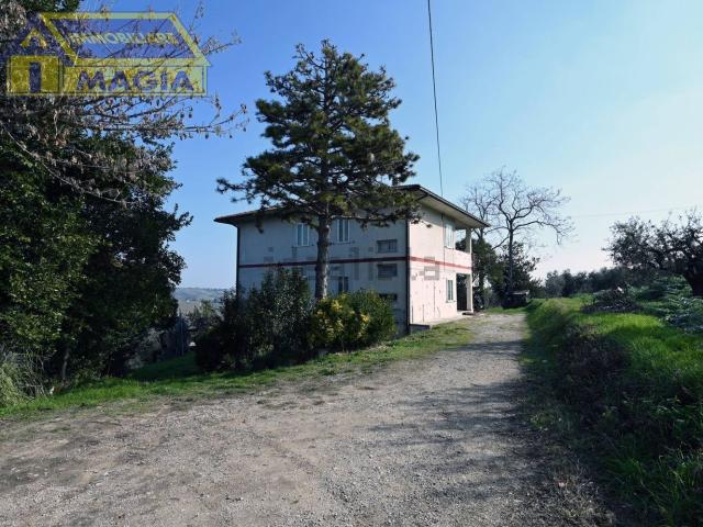 Villetta indipendente in vendita di 330 m² in Via Roma, 278