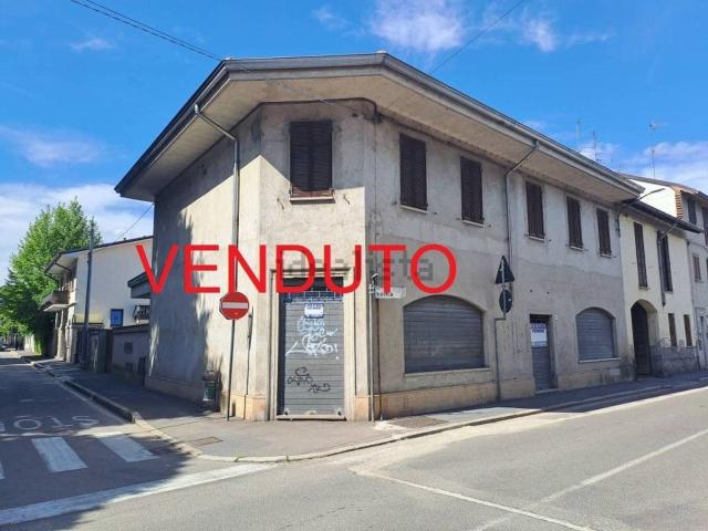 Villetta indipendente in vendita di 330 m² in Via Roma, 2