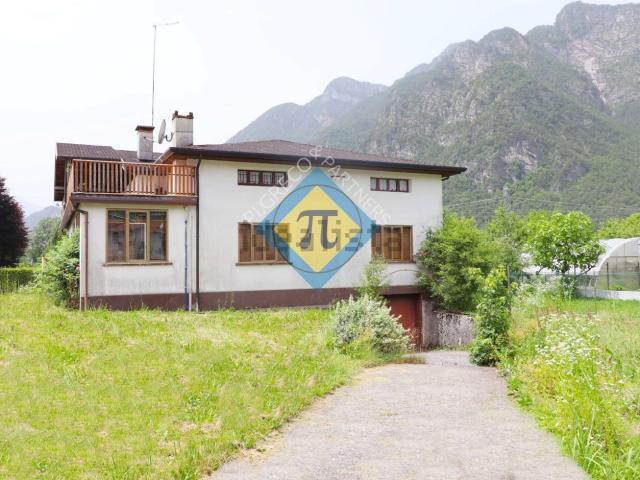 Villetta indipendente in vendita di 330 m² in Via Tramit, 4