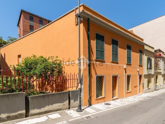 Villetta indipendente in vendita di 330 m² in Via Tristani
