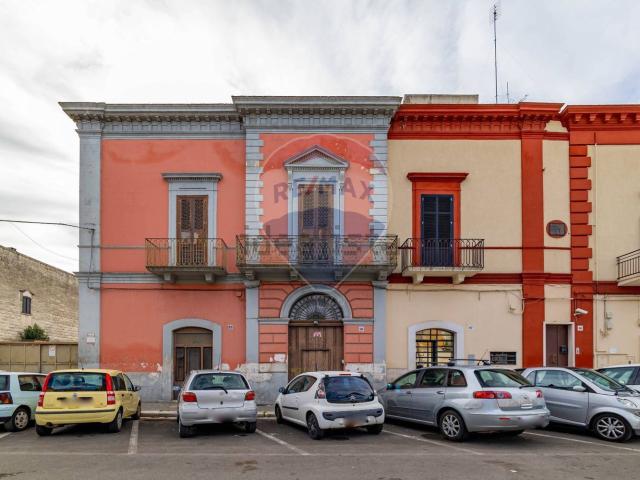 Villetta indipendente in vendita di 330 m² in Piazza Umberto I, 98