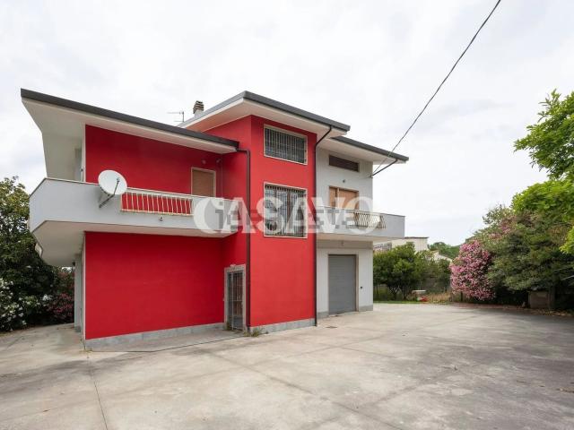 Villetta indipendente in vendita di 330 m² in Via Vittoria Colonna, 67
