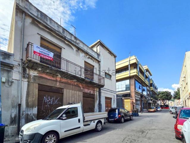 Villetta indipendente in vendita di 330 m² in Via Roma, 1
