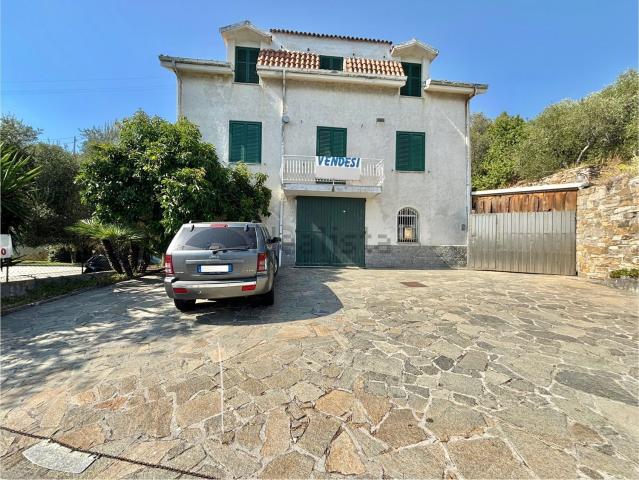 Villetta indipendente in vendita di 330 m² in Strada Statale 1, 94
