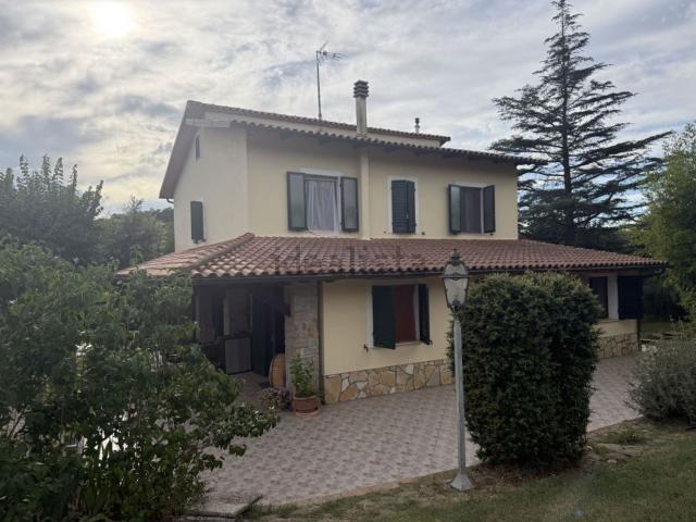 Villetta indipendente in vendita di 330 m² in Strada Provinciale 309