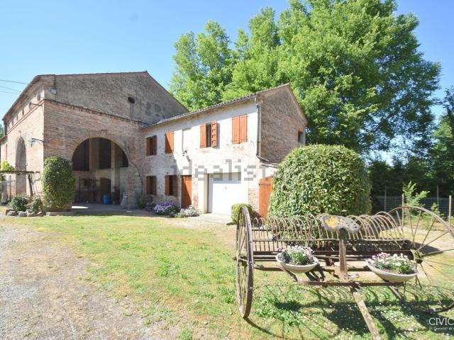 Villetta indipendente in vendita di 331 m² in Via Monte Grappa