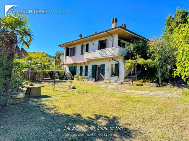 Villetta indipendente in vendita di 332 m²