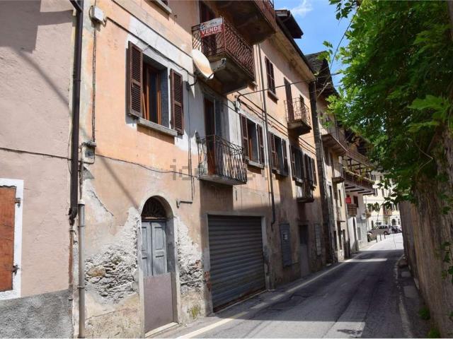 Villetta indipendente in vendita di 332 m² in Via Barzona, 4