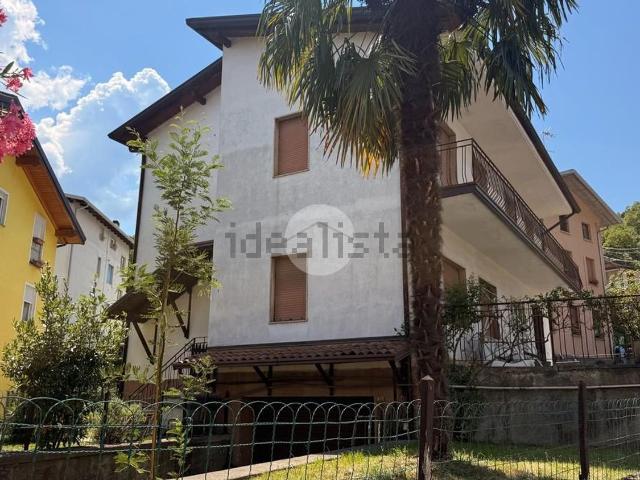 Villetta indipendente in vendita di 332 m² in Via Galileo Galilei, 19