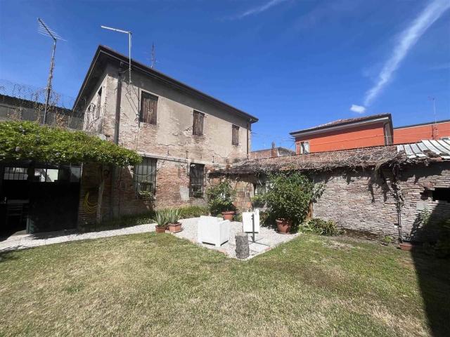Villetta indipendente in vendita di 332 m² in Via Dalmazia, 22