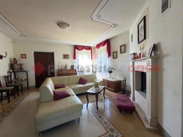 Villetta indipendente in vendita di 332 m² in Via del Sodo, 42