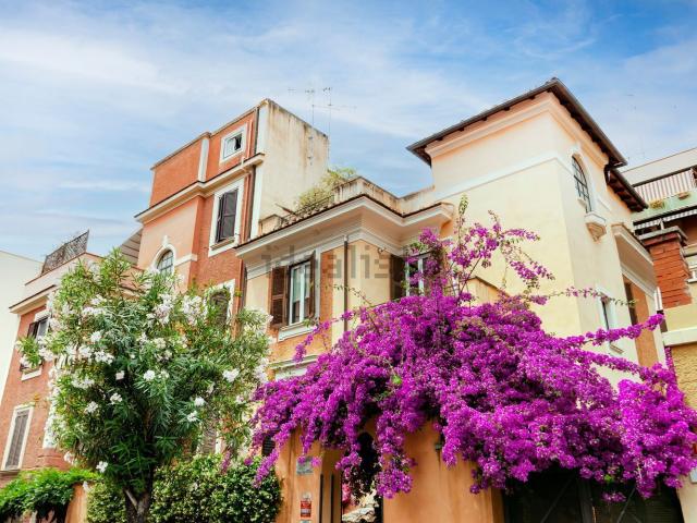 Villetta indipendente in vendita di 333 m² in Via Spoleto