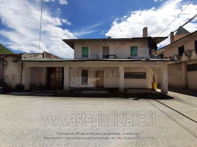 Villetta indipendente in vendita di 334 m² in Via Goito
