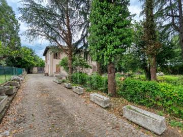 Villetta indipendente in vendita di 335 m² in Via Colunga