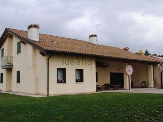 Villetta indipendente in vendita di 335 m² in Via Ca&apos  Vico