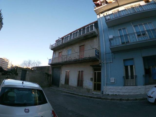 Villetta indipendente in vendita di 335 m² in Via del Gelso