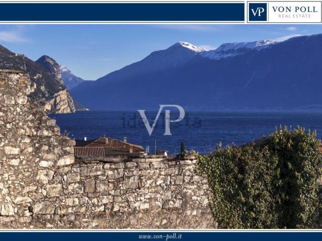 Villetta indipendente in vendita di 335 m² in Via Roina
