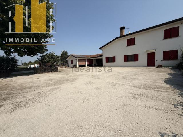 Villetta indipendente in vendita di 335 m² in Via Nazionale, 1592